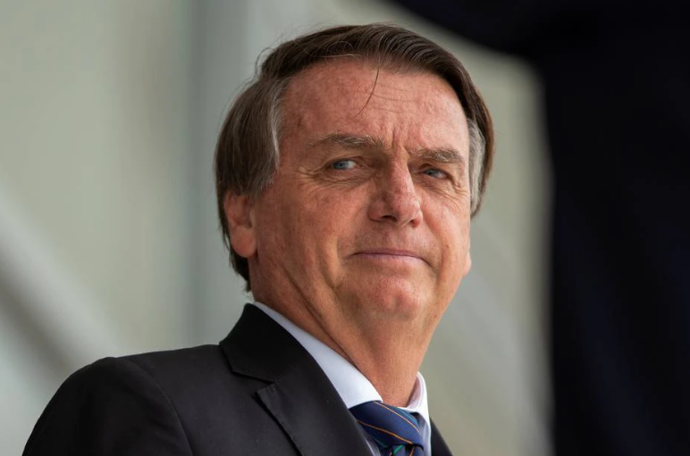 Presidente retoma ataques ao STF após 'trégua'; 'Quem é que esses dois pensam que são?', afirmou Bolsonaro, reclamando de 'medidas drásticas' da Corte.