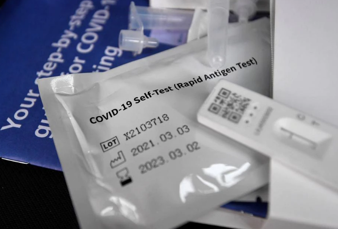 Autotestes para covid-19 são comercializados e distribuídos no exterior