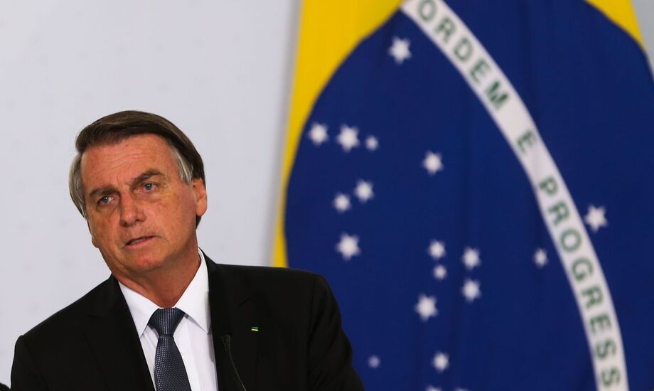 Desde o atentado na campanha eleitoral de 2018, no qual Bolsonaro levou uma facada na região abdominal, o presidente já passou por um total de sete cirurgias na região do abdômen para correção das lesões sofridas