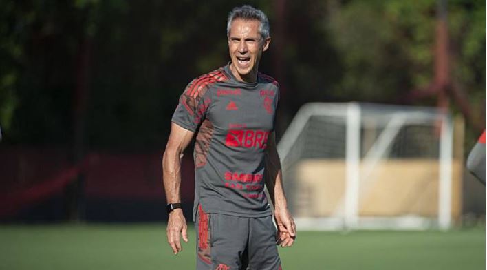 Paulo Sousa deixou a seleção da Polônia para acertar com o Flamengo