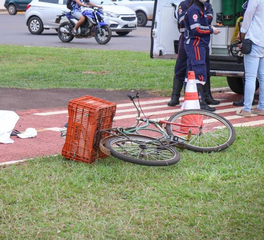 Idoso morre ao cair e bater a cabeça em ciclovia