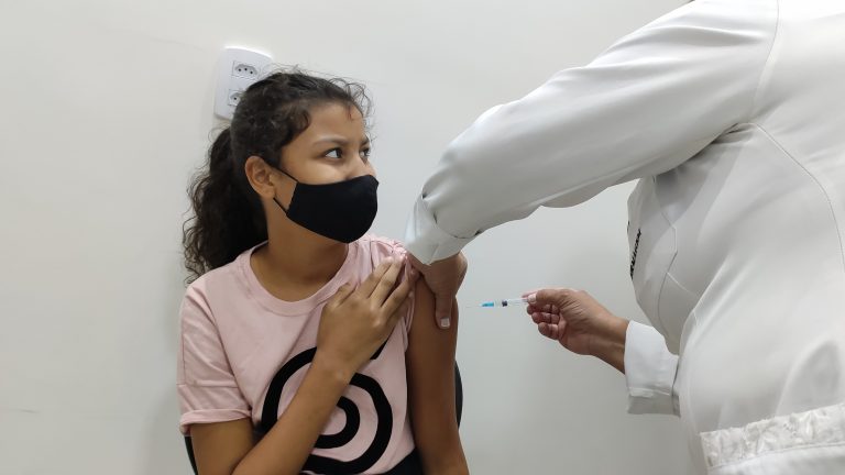 No caso das crianças com comorbidades é necessário apresentação de laudo médico