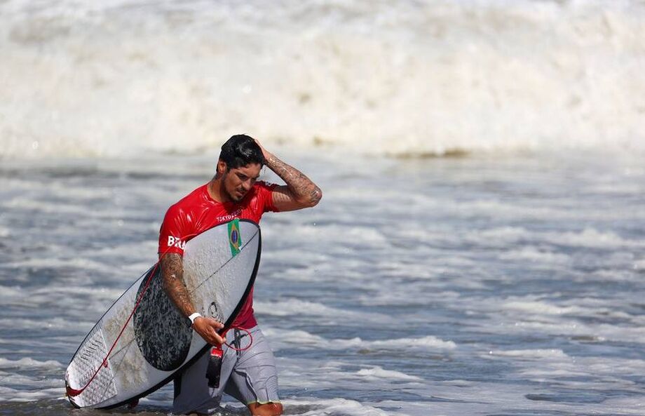 O surfista Gabriel Medina desistiu de disputar as primeiras etapas do Circuito Mundial alegando precisar tratar de sua saúde mental.