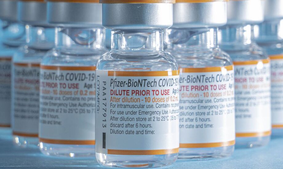 Pfizer e BioNTech testam versão de vacina específica para Ômicron do coronavírus
