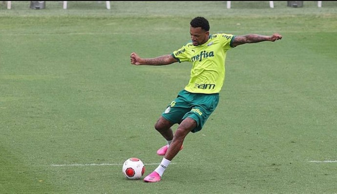 Jailson realiza 1º treinamento com bola junto dos novos companheiros no Palmeiras