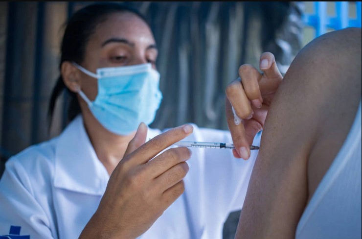 Brasil tem mais de 68% da população com duas doses ou vacina de aplicação única contra a covid