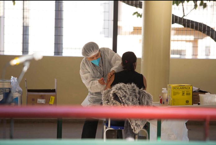 Brasil tem 67,23% da população totalmente imunizada contra a covid-19
