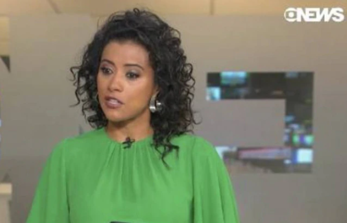 A apresentadora da Globo News Aline Midlej se emociona ao falar de criança que morreu por covid-19