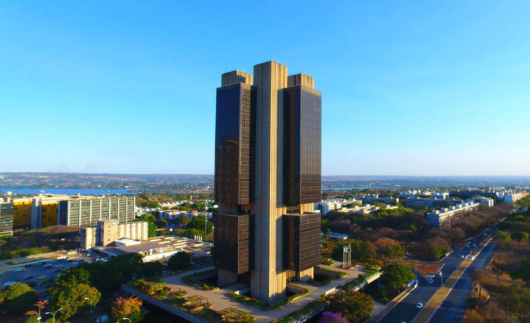 Presidente do Banco Central cumprirá quarentena após teste positivo para covid-19