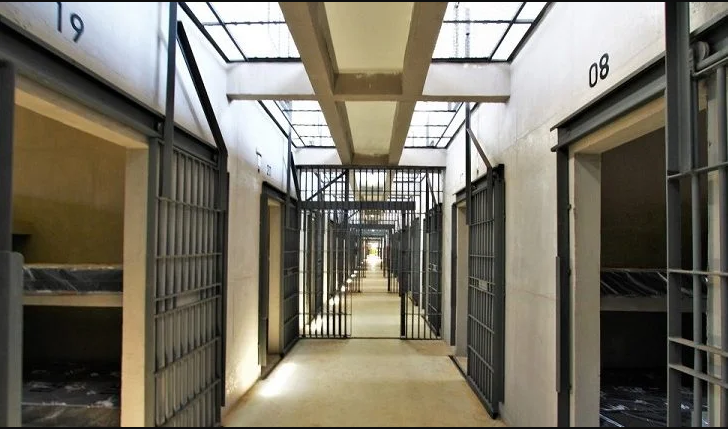 A suspensão também leva em consideração a vulnerabilidade da população carcerária