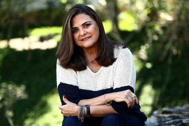 A atriz Elizangela foi hospitalizada por complicações de sequelas da covid