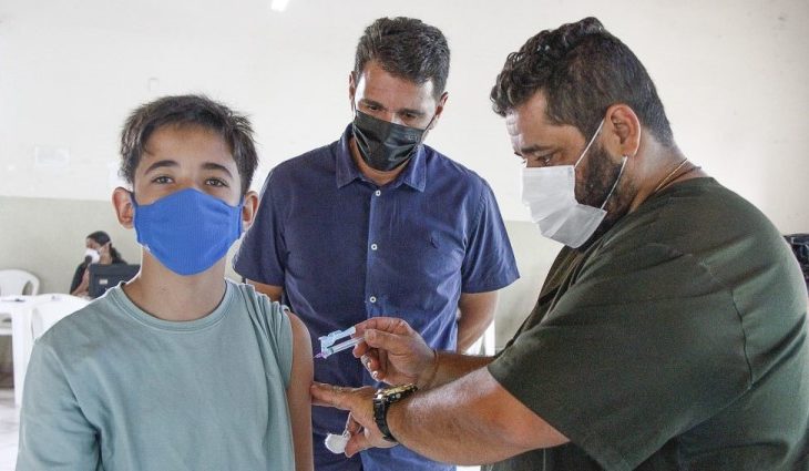 Sentimento de dever cumprido e confiança na ciência. Assim os pais definem a sensação que é levar seus filhos de 5 a 11 anos para vacinação contra Covid-19