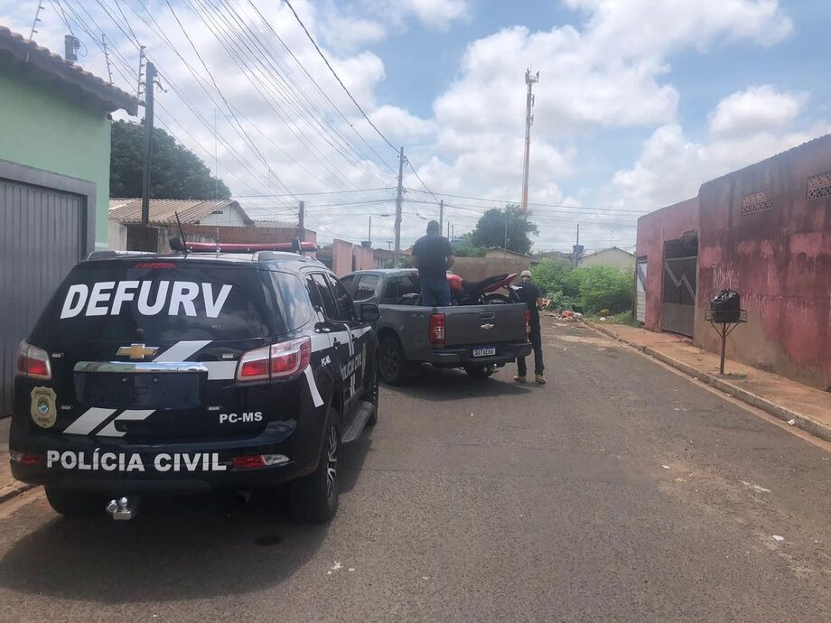 A prisão foi feita por uma equipe da Delegacia Especializada na Repressão dos Crimes de Furto e Roubo de veículos (Defurv