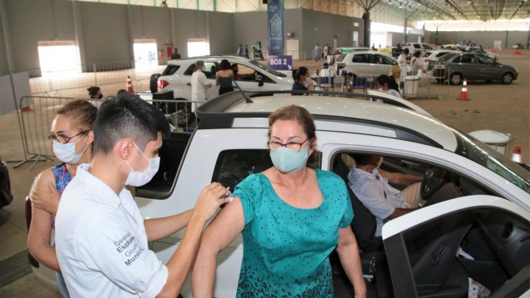 Basta se dirigir até um dos pontos de vacinação no horário de funcionamento das salas de vacina
