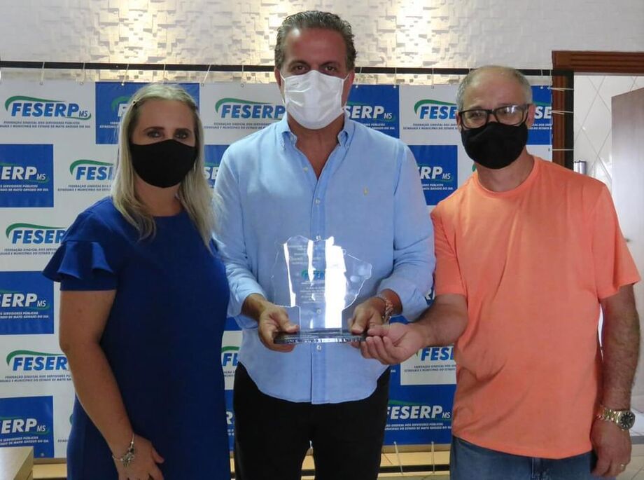 Ricardo ao lado de Lilian Fernandes e Geraldo Celestino
