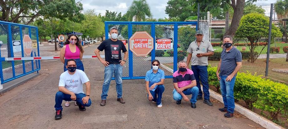 Profissionais vão entrar de greve