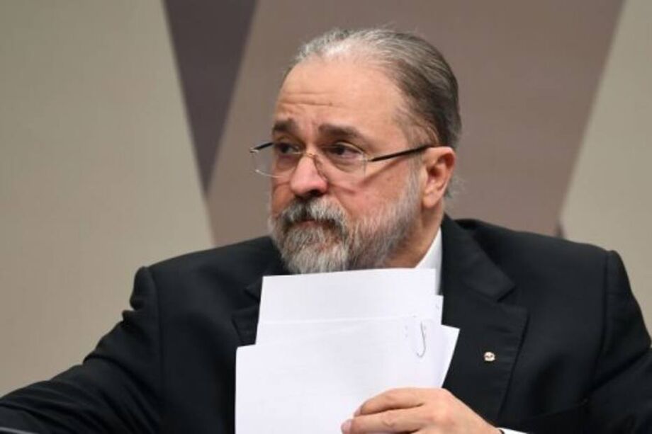 O procurador-geral da República, Augusto Aras, pediu ao STF que intime a cúpula da CPI da Covid para prestar esclarecimentos.