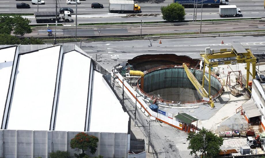 Obra na Marginal Tietê