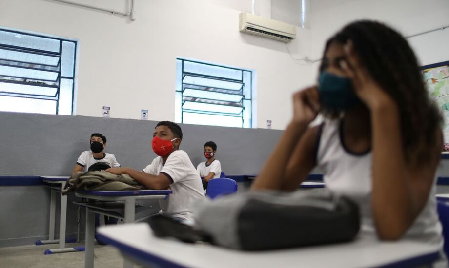 A segurança na volta às aulas presenciais em meio à onda de transmissão de covid-19 provocada pela variante Ômicron depende do engajamento de toda a comunidade escolar, incluindo os responsáveis