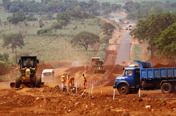 Uma das frentes de obra, a MS-382 terá seu primeiro trecho finalizado entre Guia Lopes e Ponta Porã