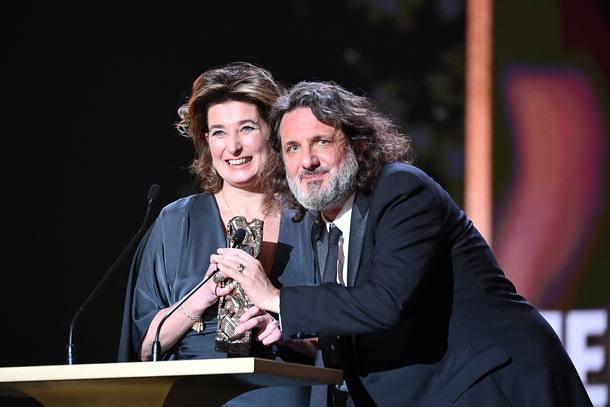 Diante da ausência do cineasta Xavier Giannoli, os produtores franceses Sidonie Dumas e Olivier Delbosc receberam o prêmio César de melhor filme por 'Ilusões Perdidas'.