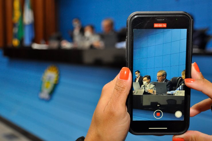 As sessões são realizadas no plenário da ALEMS e transmitidas ao vivo pelos canais de comunicação da Casa de Leis