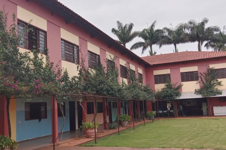 Meimei atende crianças e adolescentes