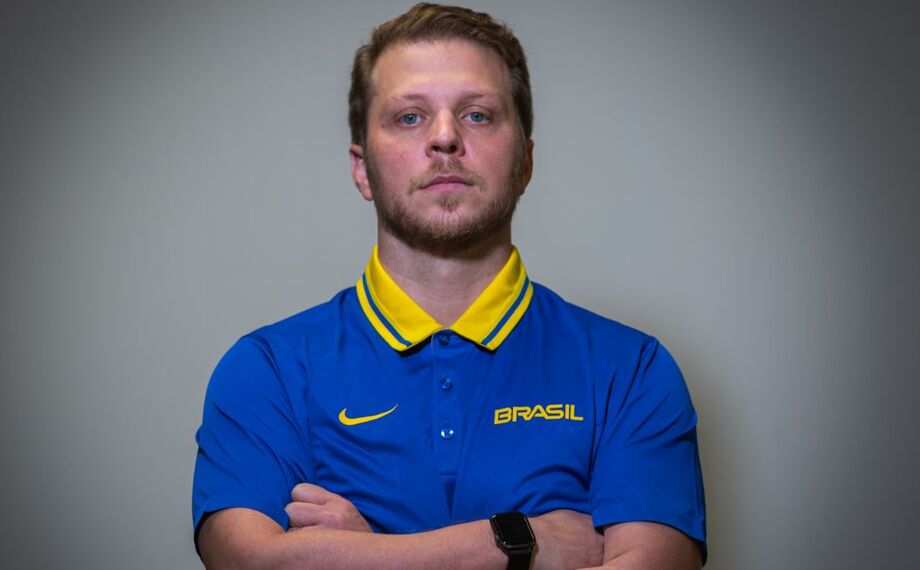 O técnico Gustavo De Conti