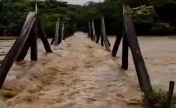 Ponte do Areado sobre o Rio Coxim, em São Gabriel do Oeste