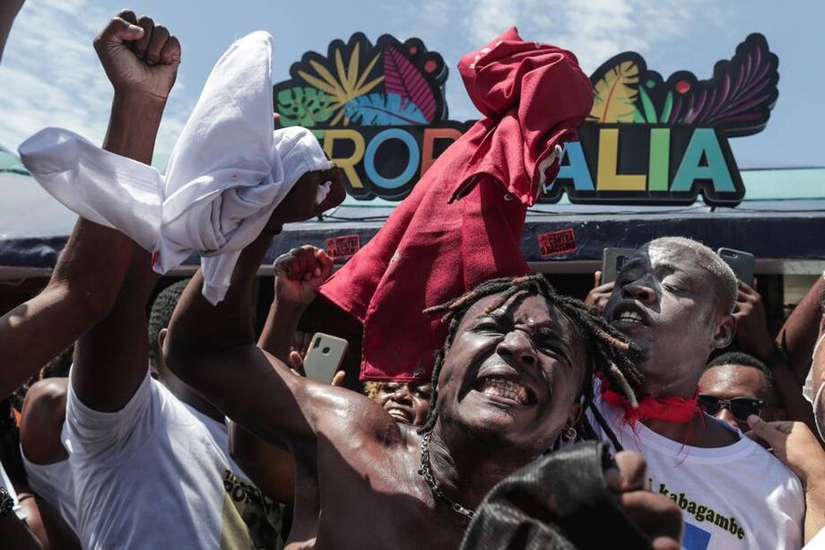 Manifestantes pedem justiça para Moise no Rio de Janeiro, no entorno do quiosque Tropicália