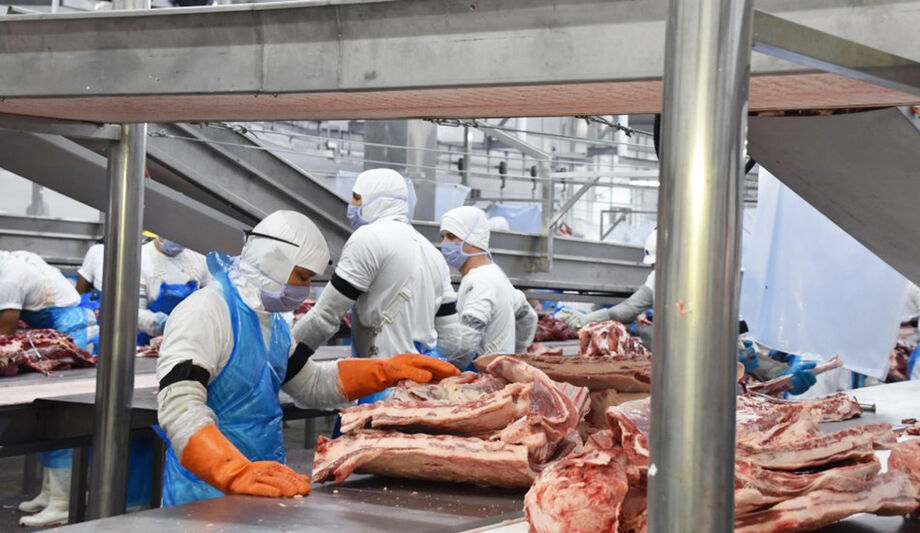 O salário nominal médio estimado para a indústria sul-mato-grossense em 2021 é de R$ 2.591,00