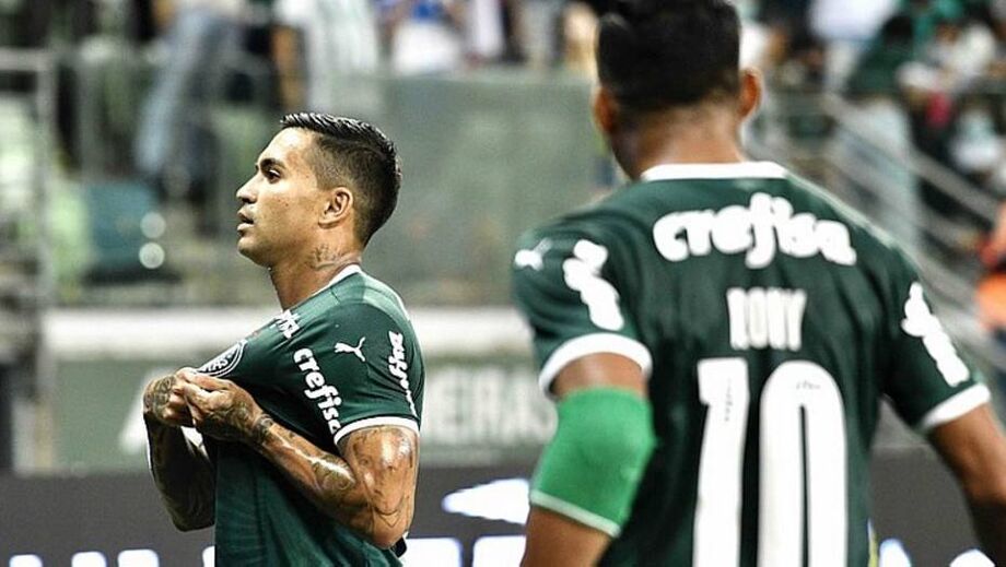 Dudu comemora gol da vitória do Palmeiras sobre o Água Santa