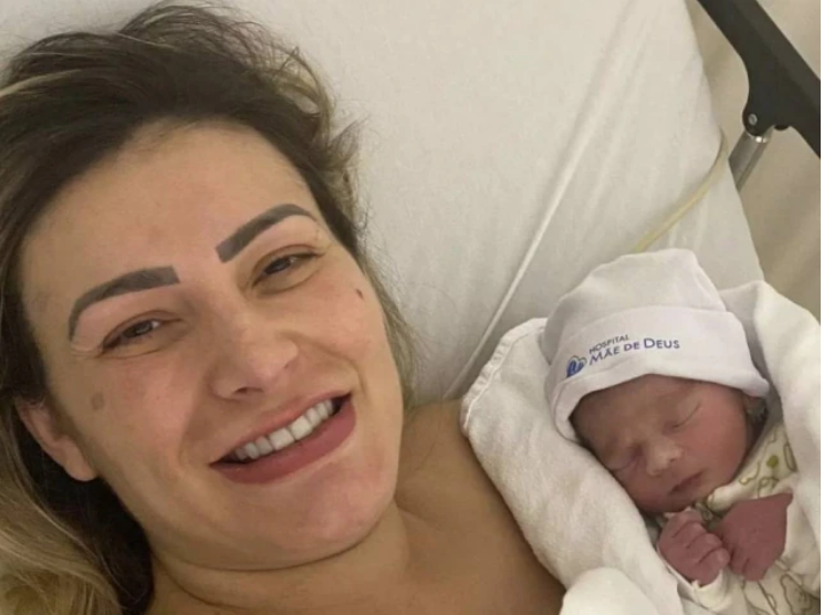 A modemo Andressa Urach deu à luz segundo filho, que nasceu de parto prematuro