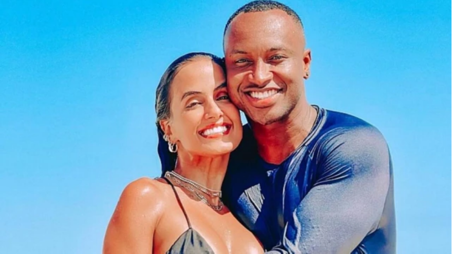 Thiaguinho e Carol Peixinho
