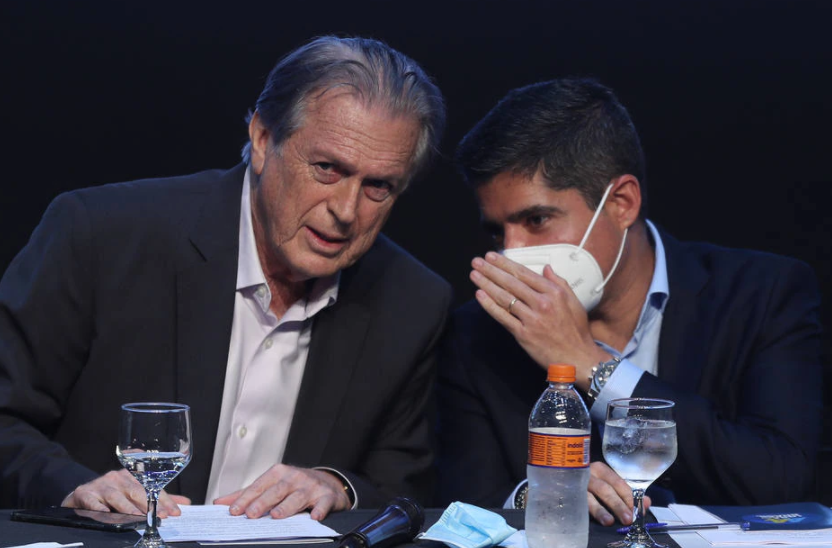 Luciano Bivar e ACM Neto na convenção de fusão do PSL e DEM; União Brasil quer o controle de comissões estratégicas e da elaboração do Orçamento do ano que vem sem precisar ficar a reboque do Centrão
