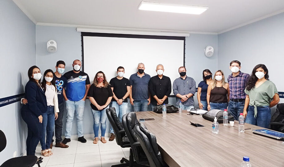 As prefeituras precisam investir um mínimo, que é o custo de um estagiário do curso de Economia, que colabora na coleta das informações e dados. A geração dos dados é analisada por consultores e economistas ligados ao time do Sindifiscal/MS
