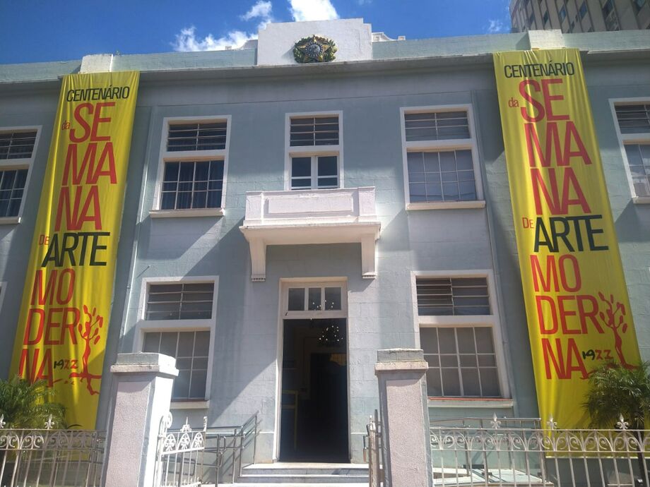 Fachada do Sesc Cultura para o centenário da Semana de Arte Moderna de 1922