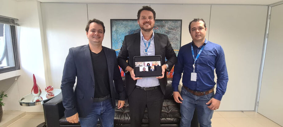 O gerente da unidade Startup do Sistema FIEMS , Odilon Moura e o superintendente regional do SESI, Régis Borges.