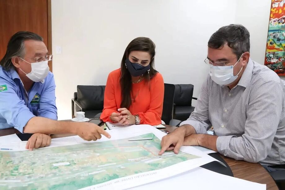 De Jaraguari, Mara Caseiro e Riedel se reuniram com o prefeito Edson Nogueira (PSDB), o vereador Davi Gomes e o representante do Sindicato Rural, Jonas Batista