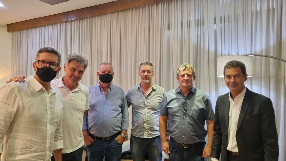 Rodrigo Terra, Claudio Cavol, Otavio Rodrigues, Gelson Padovani, Airton Dallagnol e Marquinhos Trad