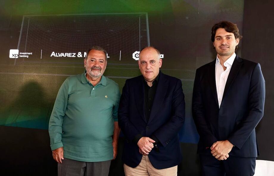 Fred Luz, da Alvarez & Marsal no Brasil, Javier Tebas, presidente da LaLiga e Pedro Mesquita, da XP, apresentaram projeto de gestão de liga no futebol brasileiro.