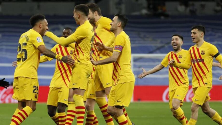 Aubameyang faz dois, Barcelona atropela o Real Madrid e é 3º colocado do Espanhol
