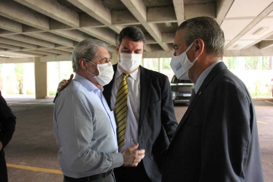 O ex-governador André Puccineli, o secretário Eduardo Riedel e o presidente da Assembleia Legislativa de Mato Grosso do Sul (ALEMS), deputado Paulo Corrêa.