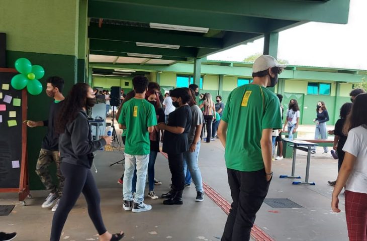 Estudantes da Escola Estadual Antônia Silveira Capilé.