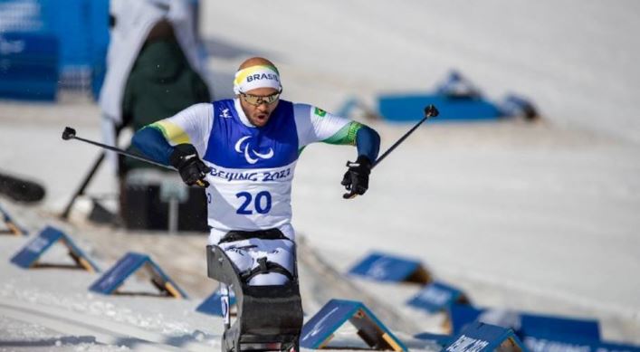 Cristian Ribeira, de 19 anos, terminou em nono lugar a prova de sprint no esqui cross-country