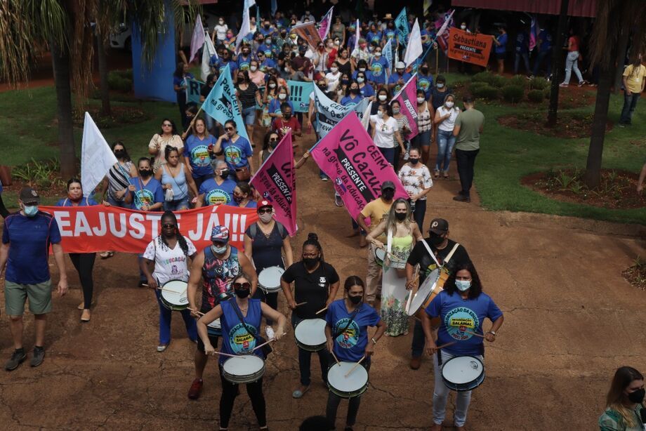 Professores fizeram manifestações