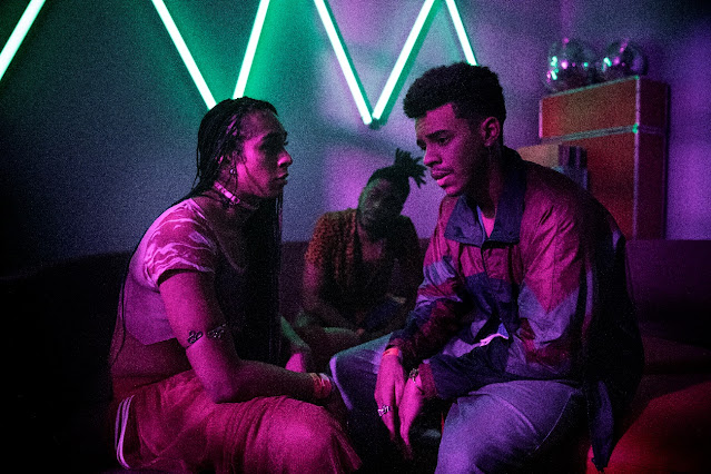 No filme, Linn dá vida a Pulga, que é uma aspirante a DJ que está começando a tocar em festas mais reconhecidas