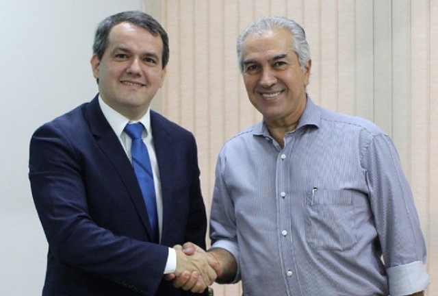 O procurador-geral Alexandre Magno e o governador Reinaldo Azambuja