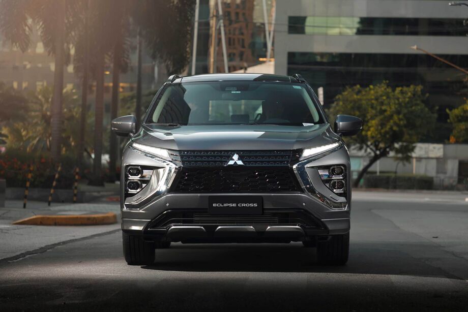O Mitsubishi Eclipse Cross 2023 chega ao mercado nacional com visual renovado, várias mudanças de acabamento, equipamento e técnicas, bem como preços mais altos, iniciando em R$ 186.990.
