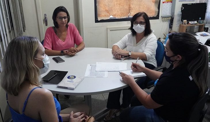 O acordo foi estabelecido em reunião, nesta terça-feira (8), entre a gerente da Fundesporte, Karina Quaini; a técnica desportiva da Fundação, Anne Talitha Silva; a coordenadora da Unigran, Jucimara Silveira; e a coordenadora de estágio, Walkiria Cristaldo
